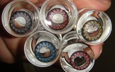 客户希望获得真正的彩色隐形眼镜