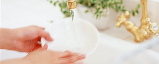 液体洗碗机中的颜色评估