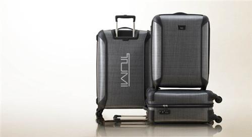 用NR200便携式色差仪精准测量黑色灰色行李箱