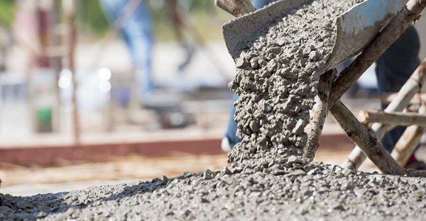 如何确保建筑材料的颜色稳定性？