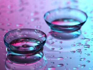 检查隐形眼镜的准确颜色